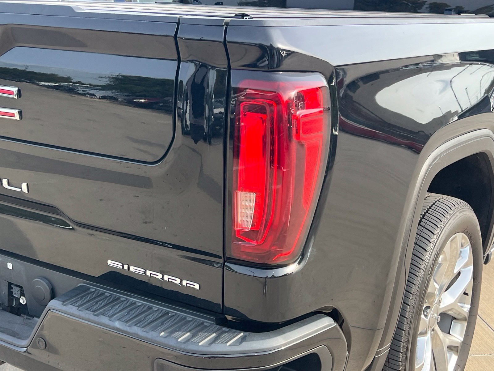 Used 2022 GMC Sierra 1500 Denali w/ Denali Reserve Package AWD/4WD image 14
