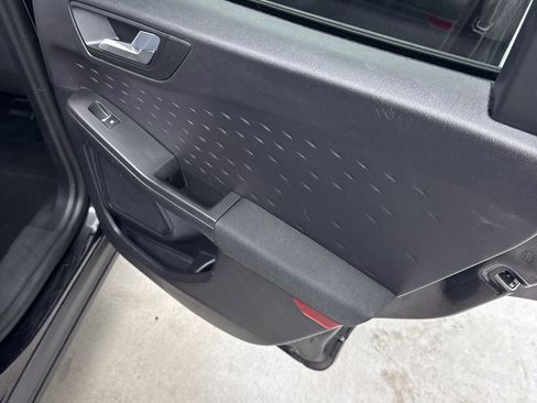 Used 2020 Ford Escape SE image 34