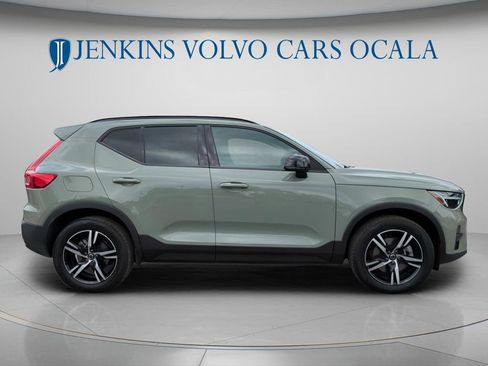 Certified 2024 Volvo XC40 B5 Core AWD/4WD image 2