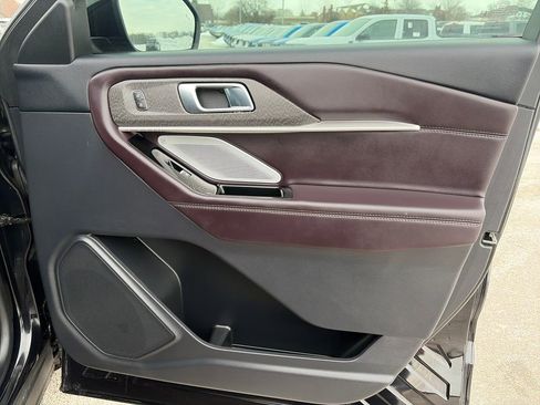 Used 2025 Ford Explorer Platinum image 9