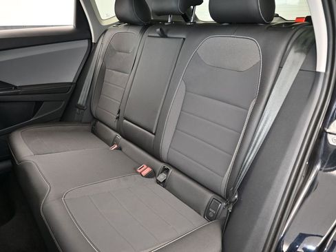 Used 2024 Volkswagen Taos SE image 33