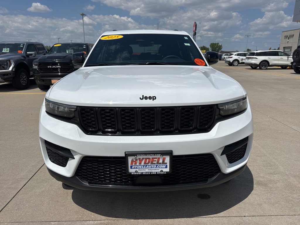 Certified 2025 Jeep Grand Cherokee Altitude AWD/4WD image 25