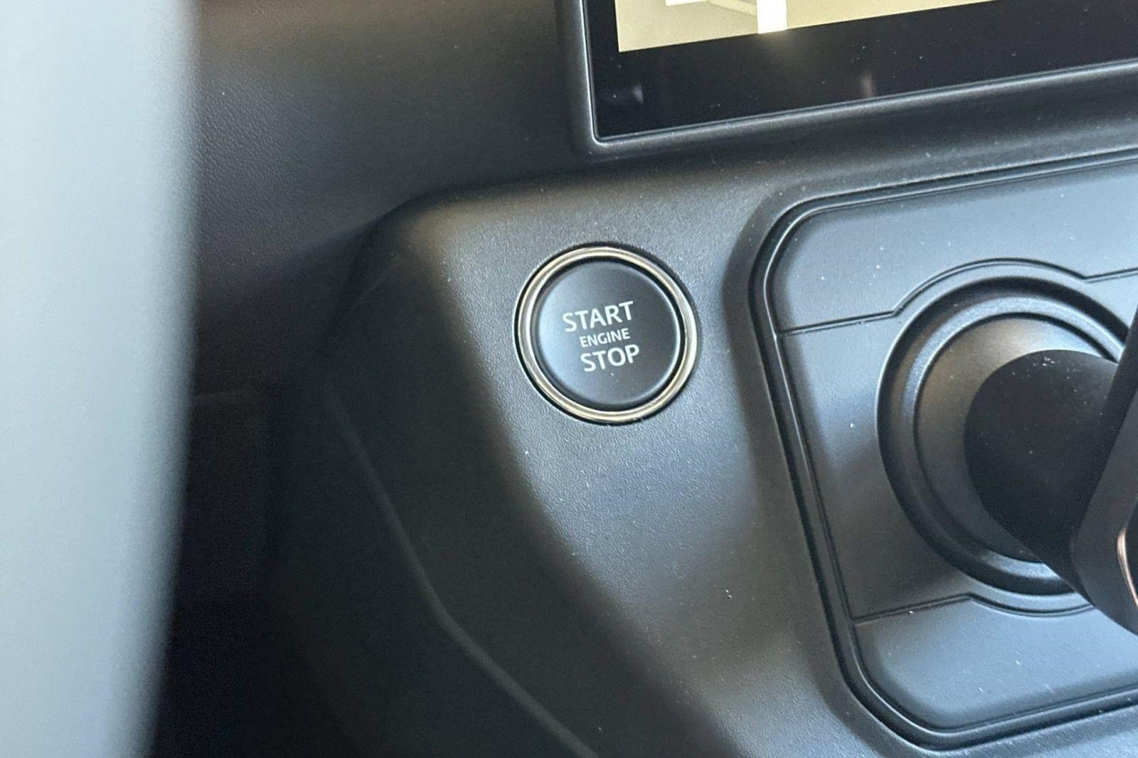 New 2026 Land Rover Defender 110 X-Dynamic SE AWD/4WD image 17