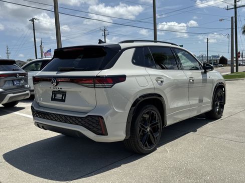 New 2026 Volkswagen Tiguan SE R-Line FWD image 4