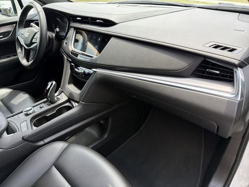 Certified 2022 Cadillac XT5 Luxury FWD image 11