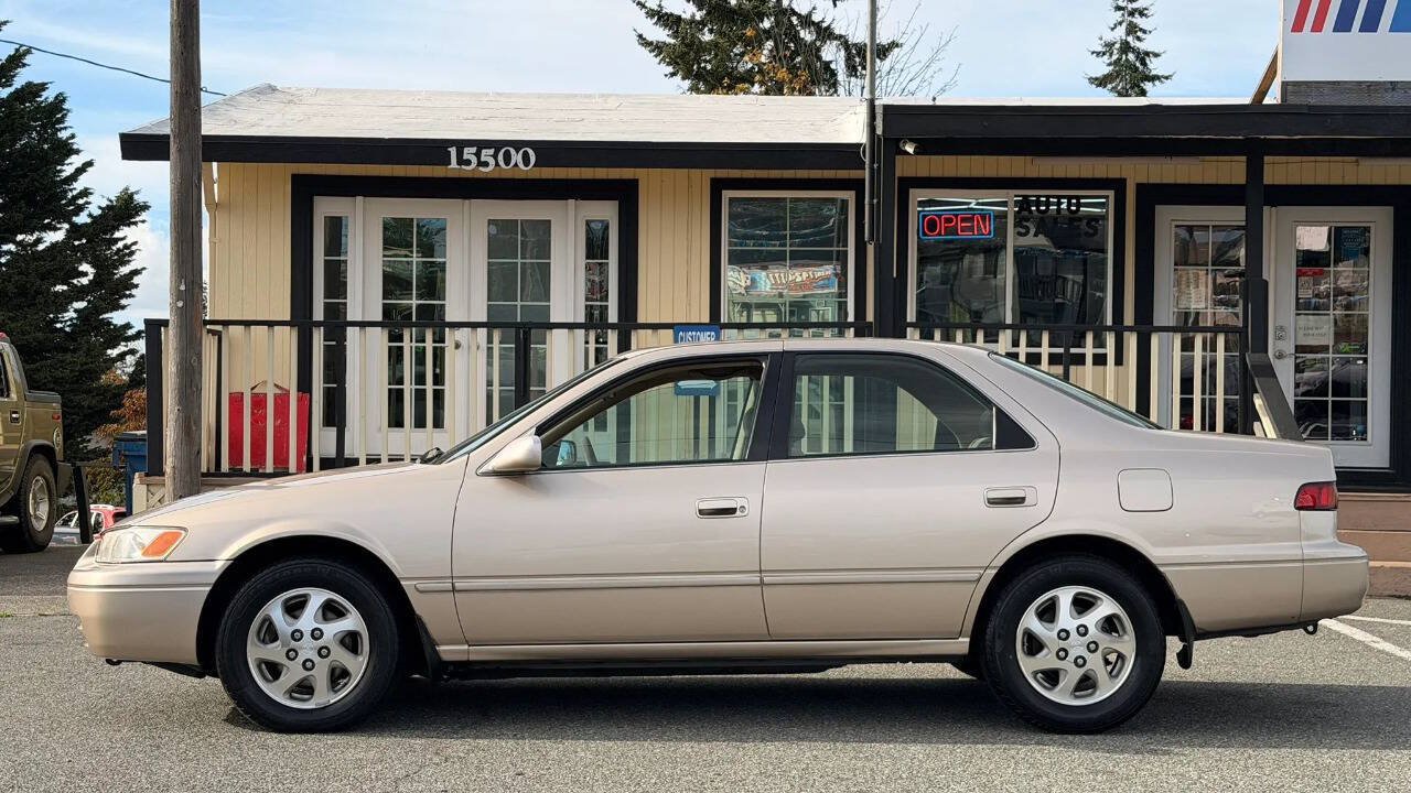 Used 1999 Toyota Camry LE w/ Value Pkg FWD image 2