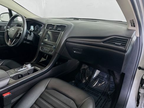 Used 2018 Ford Fusion SE w/ Equipment Group 201A image 27