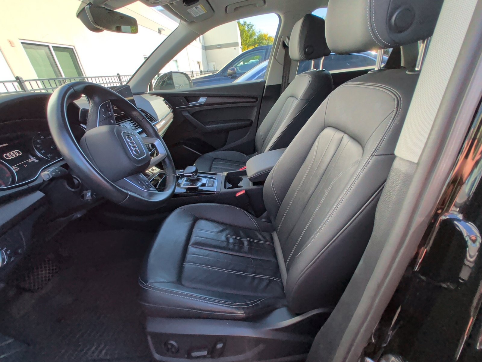Used 2023 Audi Q5 2.0T Premium w/ Convenience Package AWD/4WD image 3