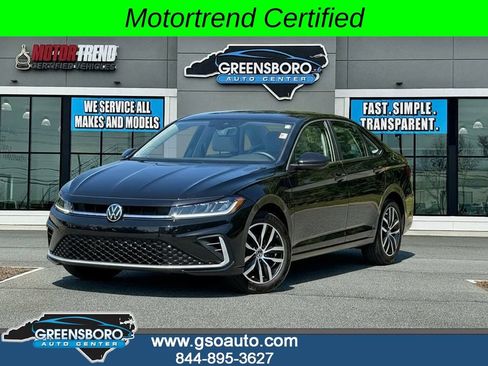 Used 2025 Volkswagen Jetta SE FWD image 1