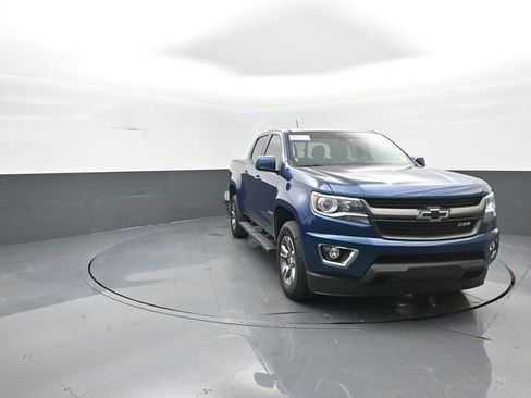 Used 2020 Chevrolet Colorado Z71 AWD/4WD image 2