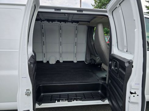 Used 2022 GMC Savana 2500 Extended image 12