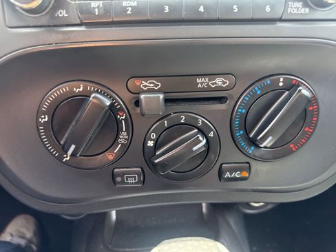 Used 2015 Nissan Juke S image 19