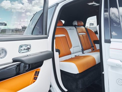 Used 2026 Rolls-Royce Cullinan image 30