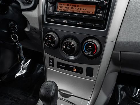 Used 2012 Toyota Corolla LE FWD image 15