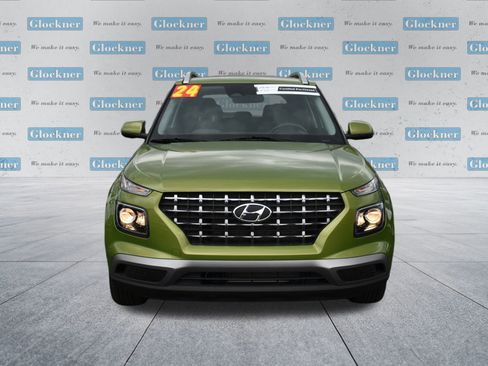 Used 2024 Hyundai Venue SEL image 2