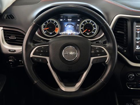 Used 2015 Jeep Cherokee Trailhawk w/ Comfort/Convenience Group image 12