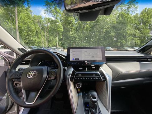 Used 2024 Toyota Venza Limited AWD/4WD image 20