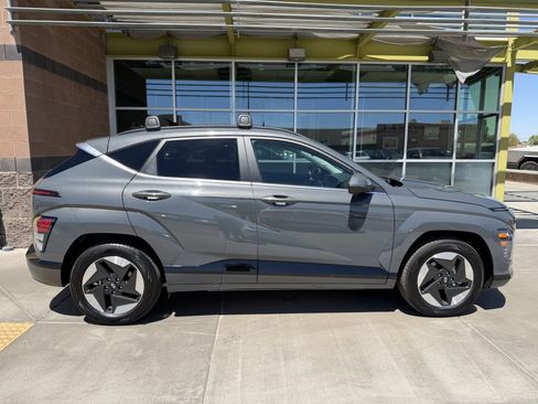 Used 2025 Hyundai Kona Limited FWD image 9