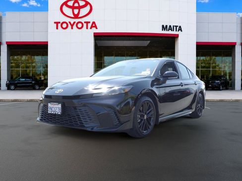 Used 2025 Toyota Camry SE w/ Convenience Package FWD image 8