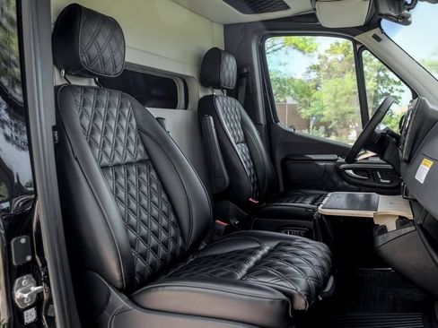 Used 2025 Mercedes-Benz Sprinter 3500 image 25