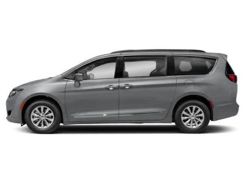 Used 2018 Chrysler Pacifica Touring-L Plus image 6