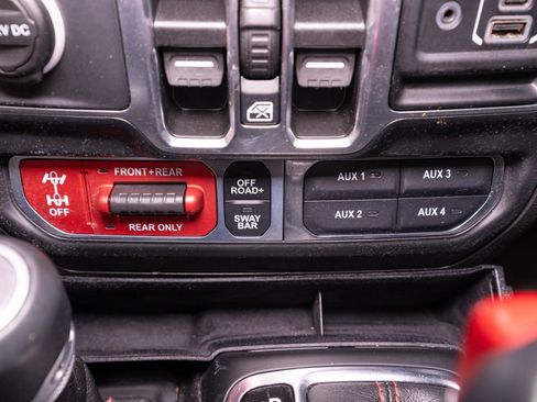 Used 2021 Jeep Wrangler Unlimited Rubicon AWD/4WD image 24