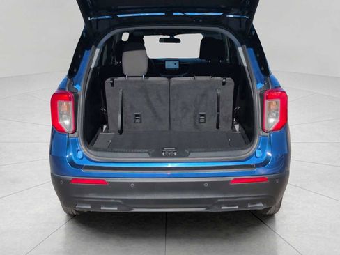 Used 2022 Ford Explorer XLT image 34