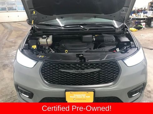 Used 2025 Chrysler Pacifica Limited image 42