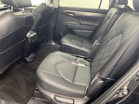 Used 2023 Toyota Highlander Platinum AWD/4WD image 12