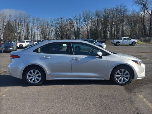 Used 2024 Toyota Corolla LE image 39