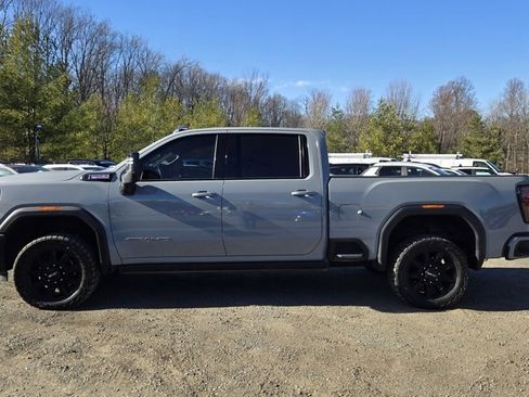 Used 2024 GMC Sierra 2500 AT4 w/ Technology Package image 4