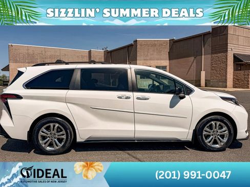 Used 2022 Toyota Sienna XSE w/ XSE Plus Package AWD/4WD image 9