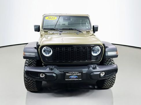 Used 2025 Jeep Wrangler Willys image 2