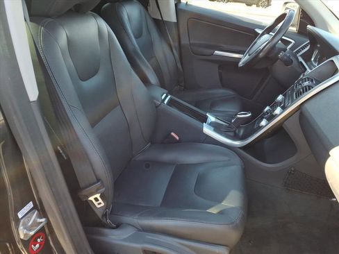 Used 2016 Volvo XC60 T5 Premier w/ Proximity Package image 17