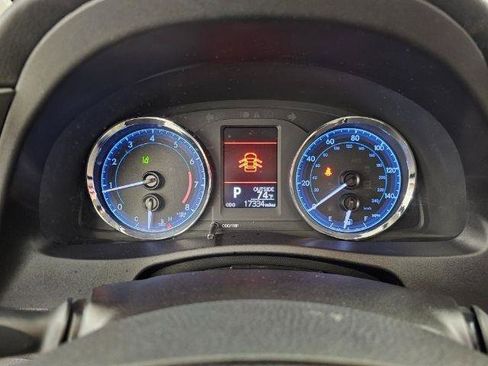 Used 2018 Toyota Corolla LE image 13