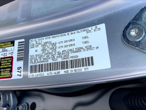 Used 2025 Toyota Tacoma TRD Sport image 32