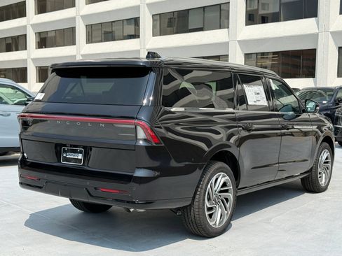 New 2026 Lincoln Navigator L Reserve AWD/4WD image 5