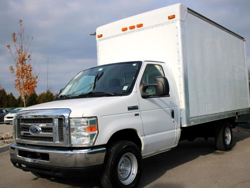 Used 2010 Ford E-350 and Econoline 350 Super Duty image 3