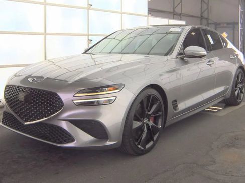 Used 2022 Genesis G70 3.3T image 2