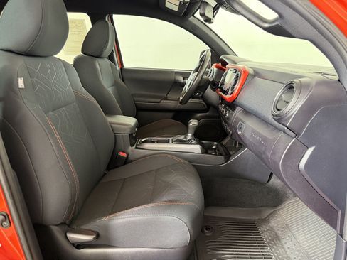 Used 2018 Toyota Tacoma TRD Off-Road AWD/4WD image 24