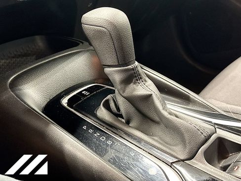 Used 2021 Toyota Corolla LE FWD image 17