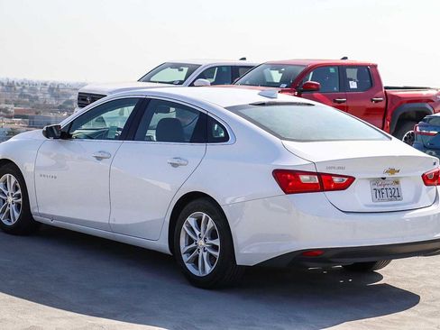 Used 2017 Chevrolet Malibu Hybrid image 6