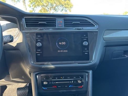 Used 2024 Volkswagen Tiguan SE image 25