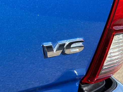 Used 2018 Toyota Tacoma SR5 image 13