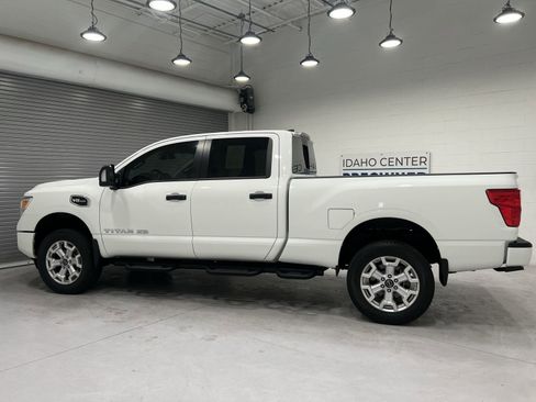 Used 2023 Nissan Titan SV w/ SV Convenience Package AWD/4WD image 5