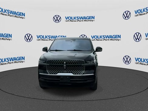 Used 2025 Lincoln Navigator Reserve AWD/4WD image 3