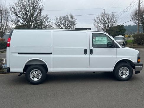 New 2025 Chevrolet Express 2500 image 9