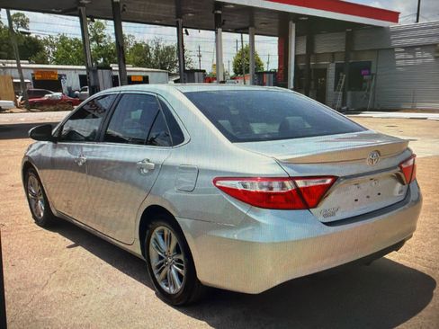 Used 2016 Toyota Camry SE FWD image 5