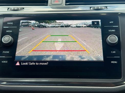 Used 2023 Volkswagen Tiguan SE image 30