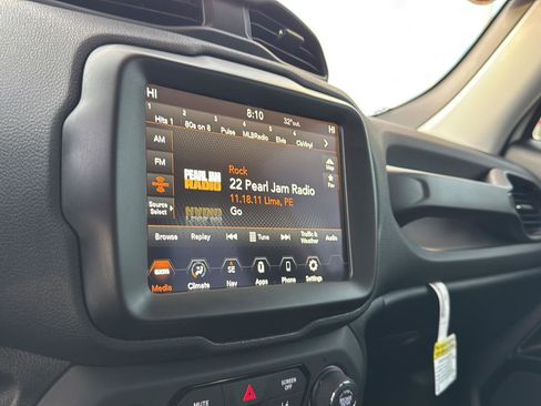 Used 2023 Jeep Renegade Altitude image 21